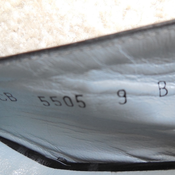 Charles Jourdan Black "Jagala Congo" 4" heels - Picture 8 of 8